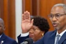 Paul Ulrich Kessany prête serment aux Sports, l’heure de vérité a sonné pour l’ancien Capitaine
Paul Ulrich Kessany prête serment aux Sports, l’heure de vérité a sonné pour l’ancien Capitaine