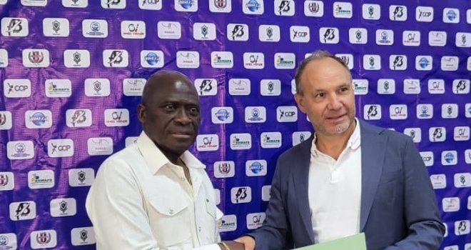 Panthères du Gabon : Migné et Ecuele Manga signent pour trois ans, Giresse absent
Panthères du Gabon : Migné et Ecuele Manga signent pour trois ans, Giresse absent