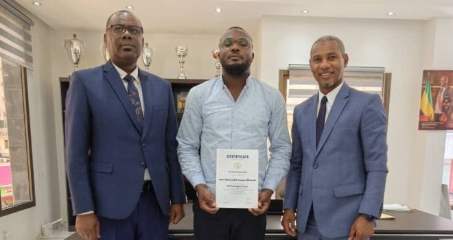 Coaching&nbsp;: Louis Djasmy Mavoungou Nfoumbi, premier Gabonais titulaire de la licence A de l’IHF, honoré par la tutelle
