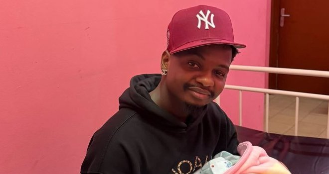 Carnet rose : le rappeur gabonais Eboloko accueille son deuxième enfant, une petite fille prénommée Marly
Carnet rose : le rappeur gabonais Eboloko accueille son deuxième enfant, une petite fille prénommée Marly