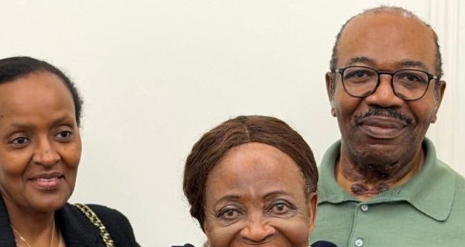 Ali Bongo réuni avec sa mère Patience Dabany&nbsp;: une photo de famille qui fait sensation sur la toile
