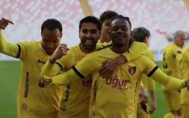 Turquie&nbsp;: Buteur face à Sivasspor, David Sambissa remporte son duel contre Aaron Appindangoyé
