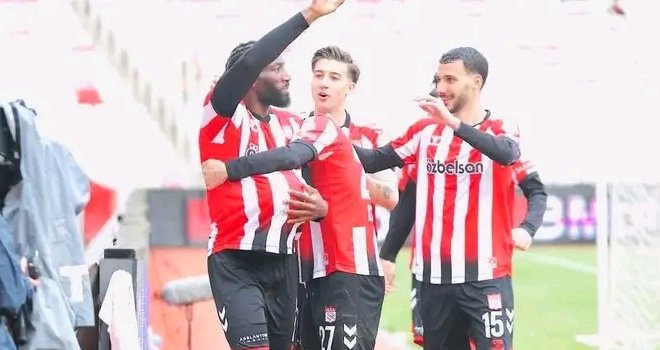 Turquie&nbsp;: Aaron Appindangoyé sauve Sivasspor d’une déroute face à Iğdır
