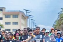JOJ Dakar 2026 : Près de 500 jeunes célèbrent la flamme olympique à Akanda JOJ Dakar 2026 : Près de 500 jeunes célèbrent la flamme olympique à Akanda