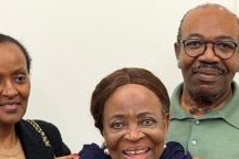 Ali Bongo réuni avec sa mère Patience Dabany : une photo de famille qui fait sensation sur la toile