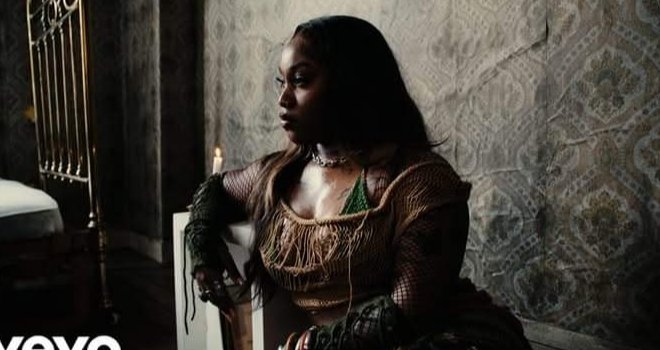 Avant son spectacle à Paris, Emma’a dévoile un nouveau morceau « Alov »
Avant son spectacle à Paris, Emma’a dévoile un nouveau morceau « Alov »