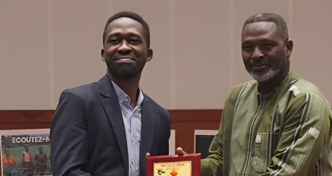 Cinéma : Mister Badeking décroche le Kamite de bronze au Bénin avec « Mère de cœur »
Cinéma : Mister Badeking décroche le Kamite de bronze au Bénin avec « Mère de cœur »