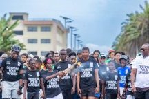 JOJ Dakar 2026 : Près de 500 jeunes célèbrent la flamme olympique à Akanda