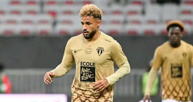 Ligue 1 : Jim Allevinah officiellement de retour en Ligue 1
Ligue 1 : Jim Allevinah officiellement de retour en Ligue 1