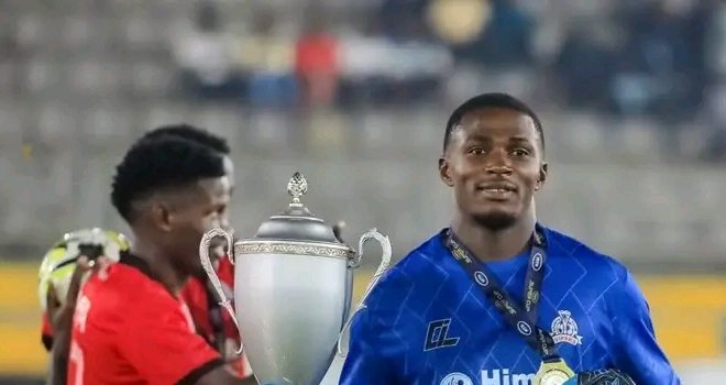 Ouganda : Loyce Mbaba soulève déjà son premier trophée avec Vipers SC
Ouganda : Loyce Mbaba soulève déjà son premier trophée avec Vipers SC