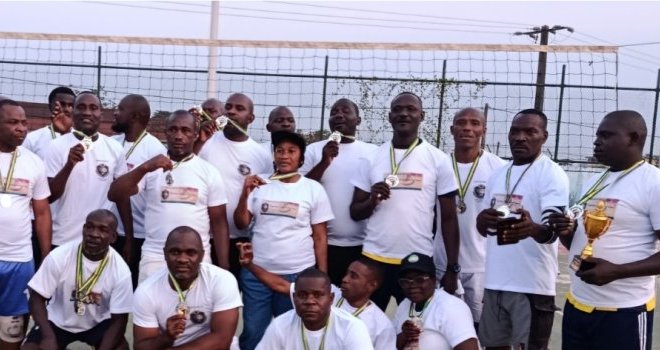 Volley-ball&nbsp;: Loisirs Corpo conserve son trophée et relance la flamme à Oyem
