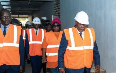 Akure-Davain inspecte l’ENM et le chantier de l’annexe du tribunal de Libreville
