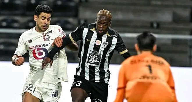 Ligue 1 : Angers SCO marque le pas, Jacques Ekomié dans le dur face à Lille
Ligue 1 : Angers SCO marque le pas, Jacques Ekomié dans le dur face à Lille