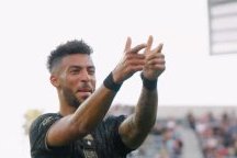 MLS : Denis Bouanga marque pour son retour, mais le LAFC chute à Nashville
MLS : Denis Bouanga marque pour son retour, mais le LAFC chute à Nashville