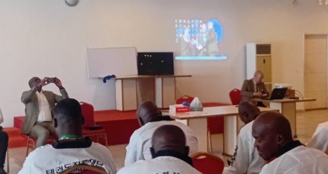 Taekwondo&nbsp;: la fédération gabonaise forme 100 arbitres, coachs et athlètes à Libreville
